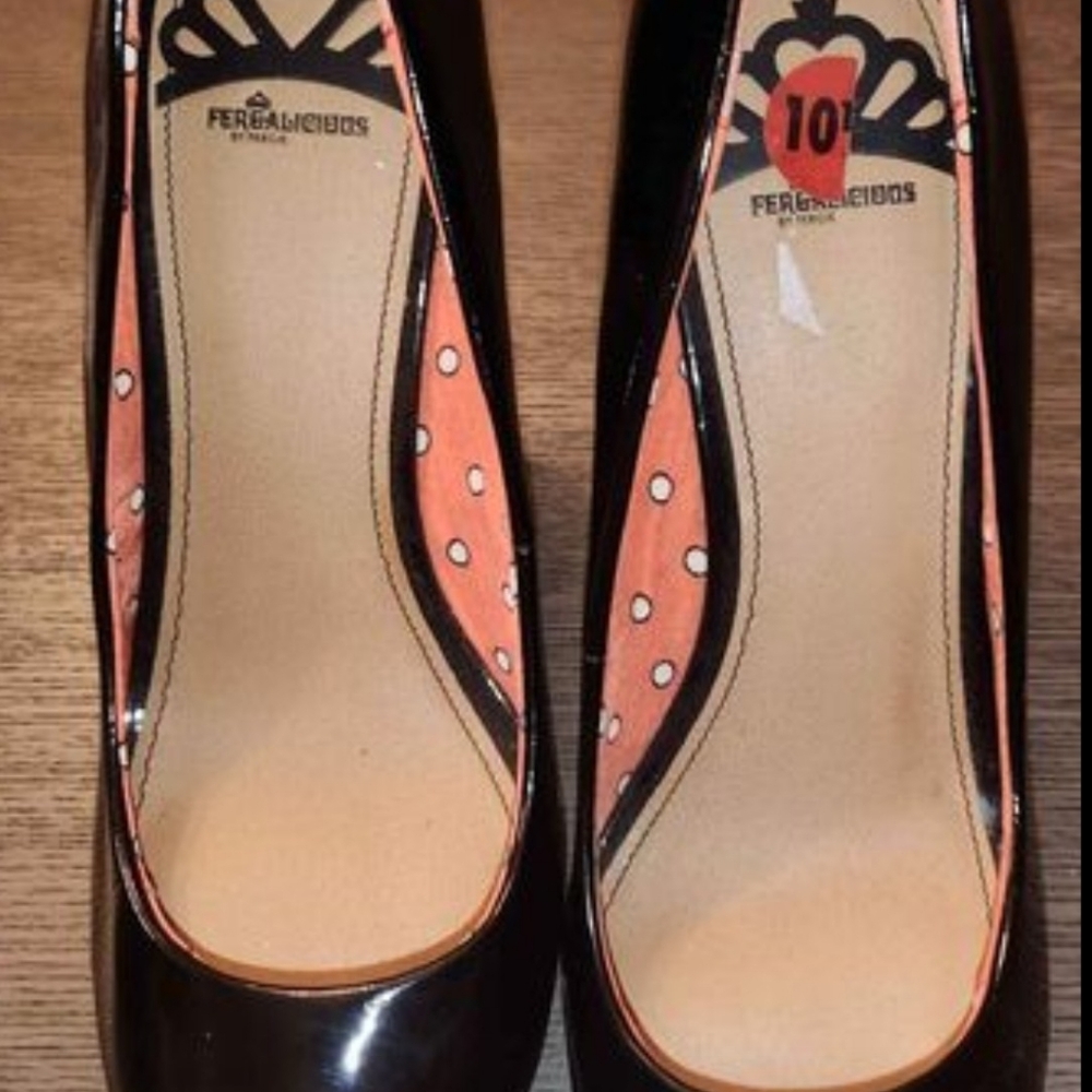 Fergalicious by Fergie shoes BLACK PATENT LEATHR PEEP-TOE Hi-Wedge PUMPS size 10